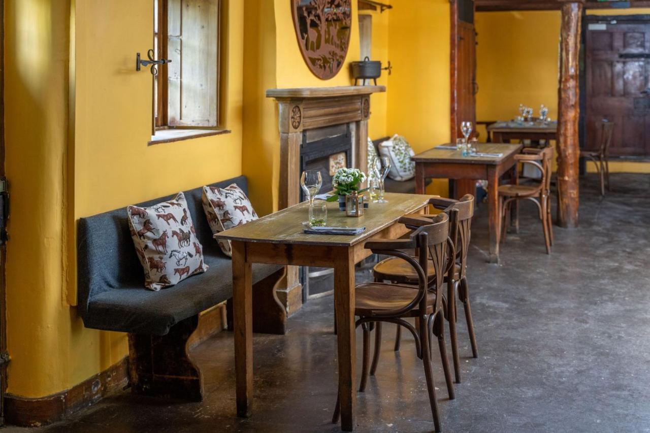 Rising Sun Pub, Restaurant And Rooms Lacock Esterno foto