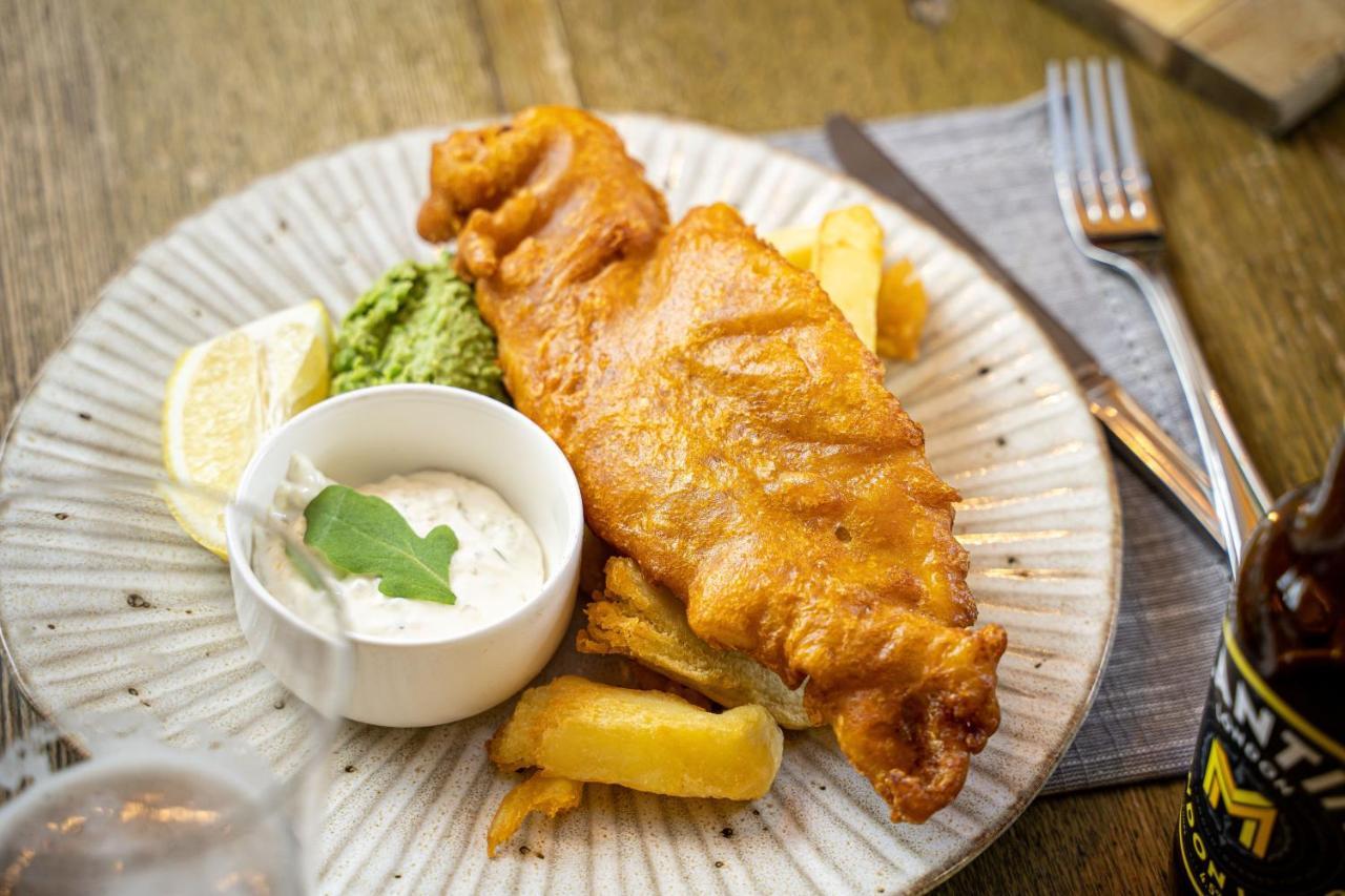 Rising Sun Pub, Restaurant And Rooms Lacock Esterno foto