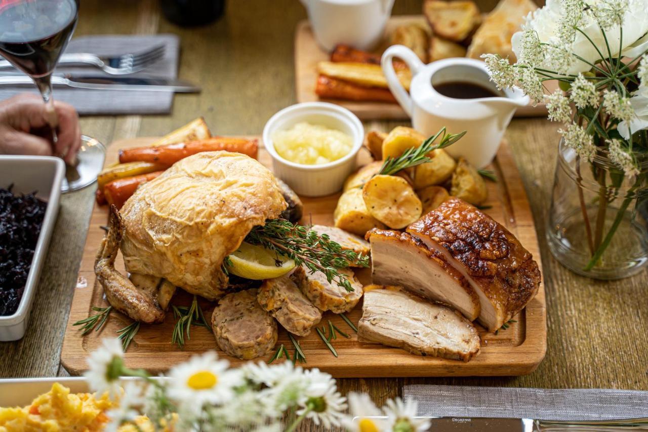 Rising Sun Pub, Restaurant And Rooms Lacock Esterno foto