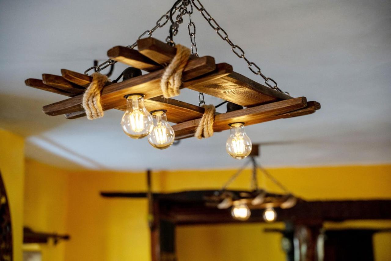 Rising Sun Pub, Restaurant And Rooms Lacock Esterno foto