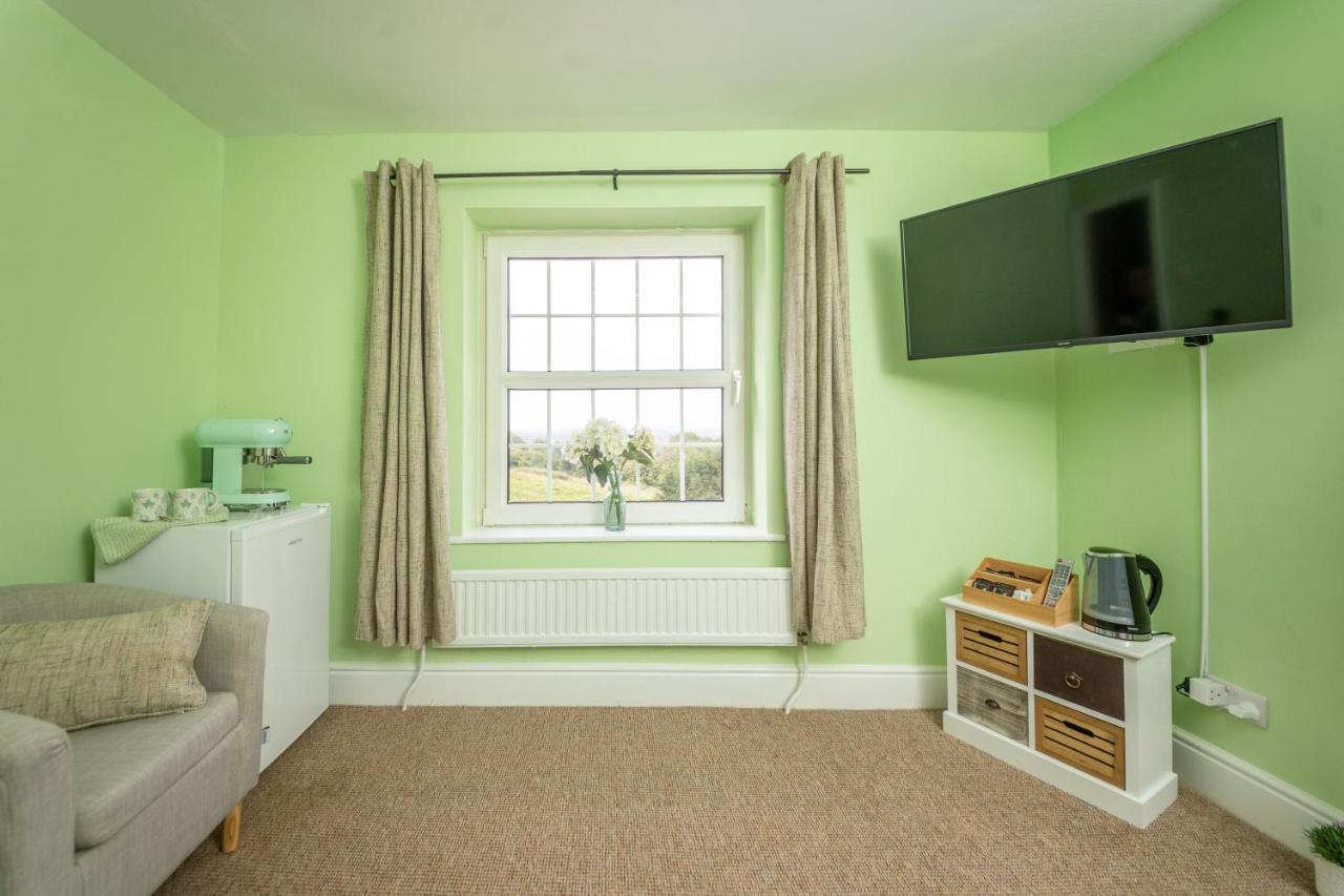 Rising Sun Pub, Restaurant And Rooms Lacock Esterno foto